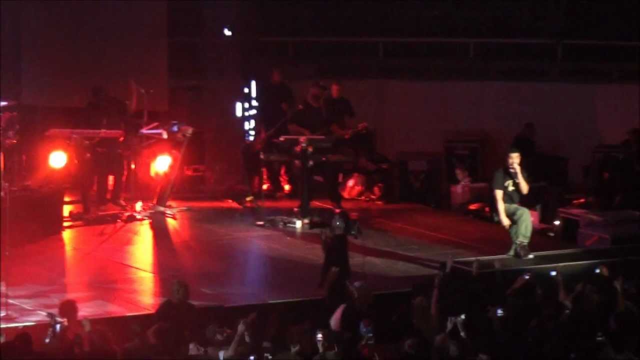 Drake - Show Me A Good Time (Live) (HD) University of Illinois Urbana, Champaign