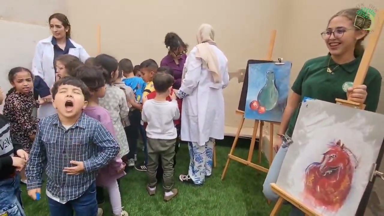 Le club d'Art plastique organise une exposition pour les enfants de la maternelle