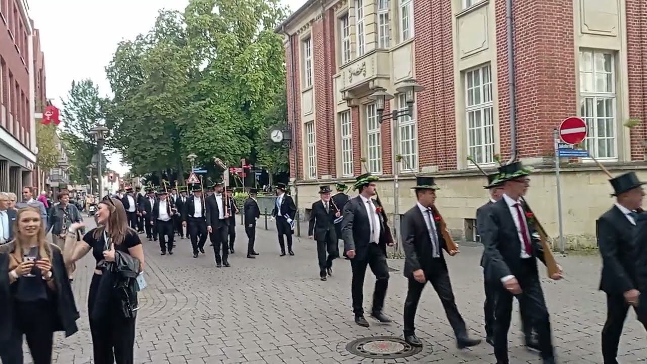 Schützenfest BJSV Coesfeld 2024: Abmarsch vom Ehrenmal