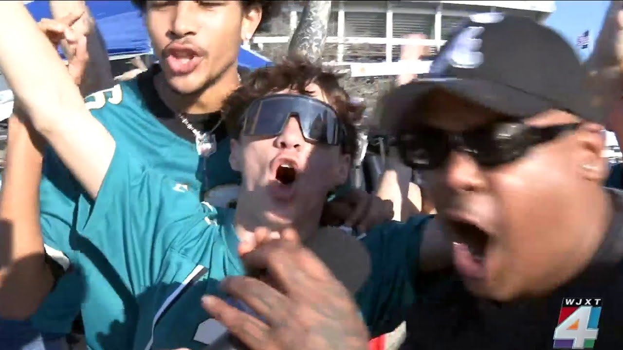Jaguars crush Chargers with victory to keep playoff hopes alive