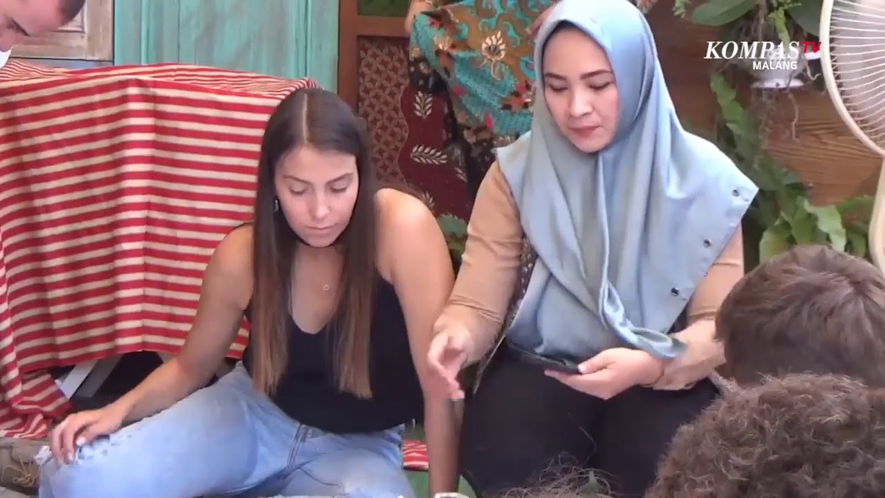 Mahasiswa Asing Dari Berbagai Negara ini Belajar Membatik