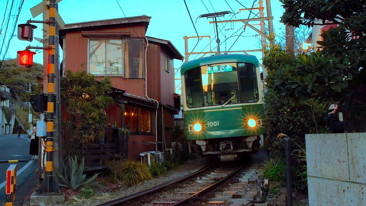 【4K Japan】Stroll around Kamakura, Shonan, and Shichirigahama Beach with a view of Enoden Train.