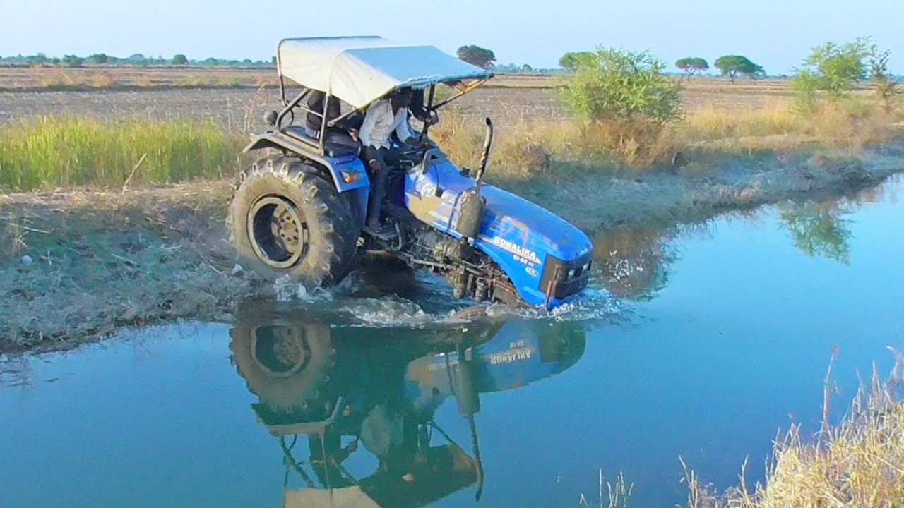 Sonalika Di 60 Rx Tractor Stuck in Canal Badly Pulling By Mahindra Arjun NOVO 605 Di