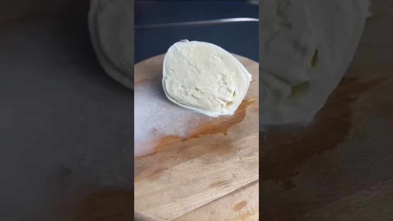 if your mozzarella is like this you have to throw It away! 