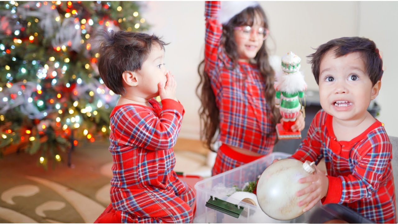Niños ayudan a su mama a Poner  ARBOL DE NAVIDAD  y se divierten mucho #christmastree