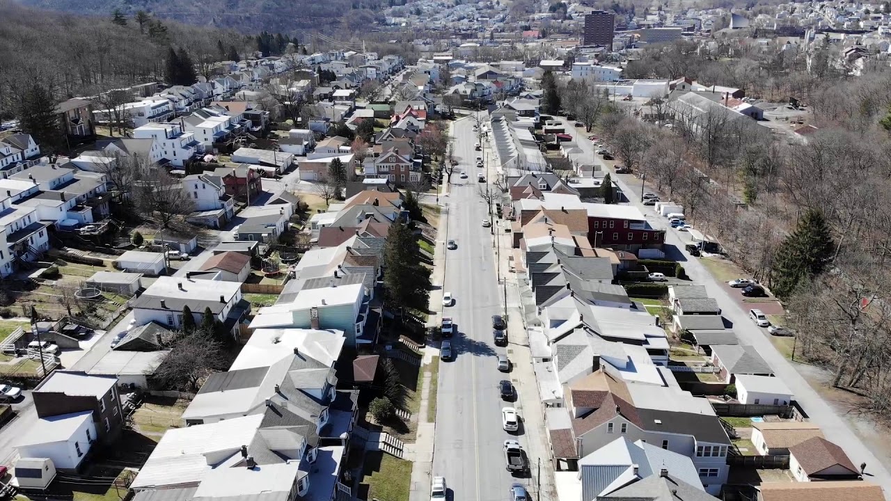 Tamaqua, PA - Broad Street - 4k drone flyover - 3/21/20