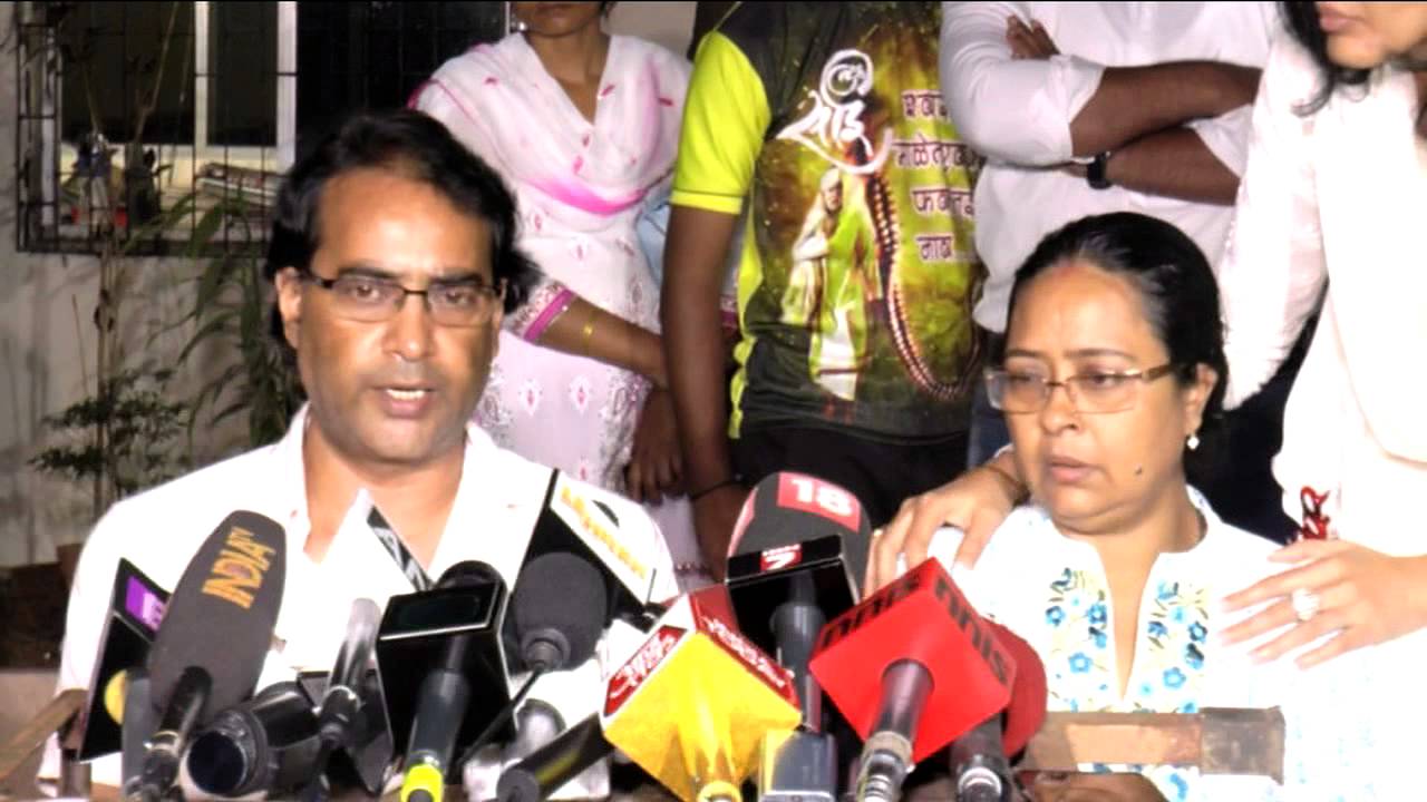 LATE ACTRESS PRATYUSHA BANERJEE' PARENTS AT THE PRESS CONFERENCE