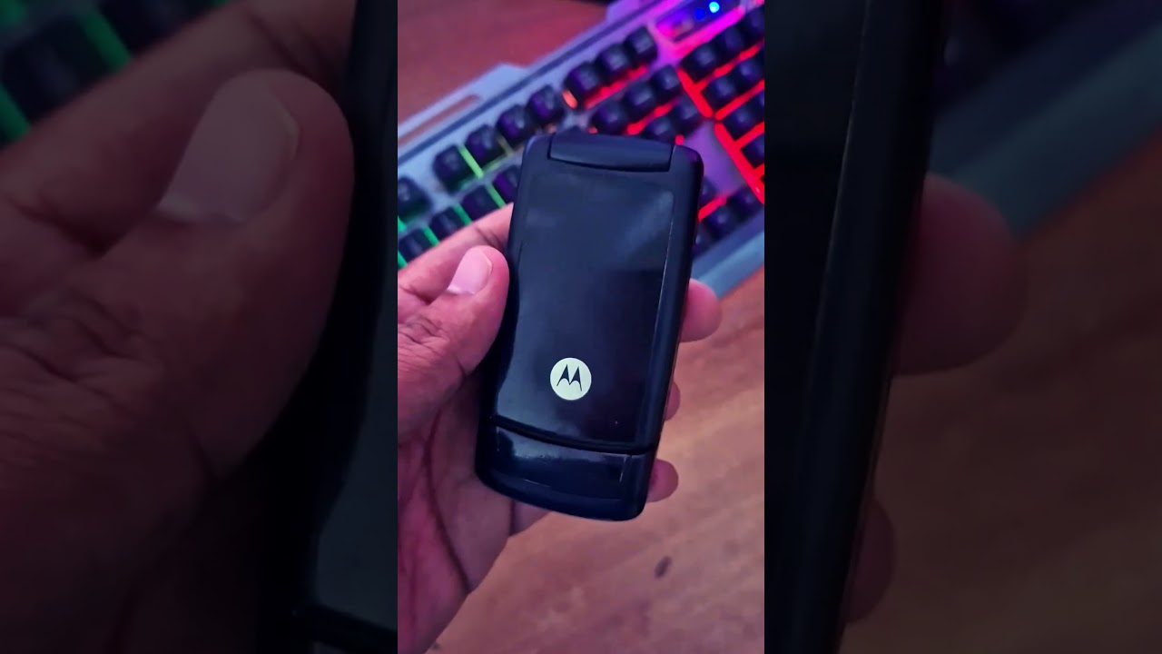 Motorola W220 Flip 😍Old is gold  #vintagecollection #nostalgia #motorola