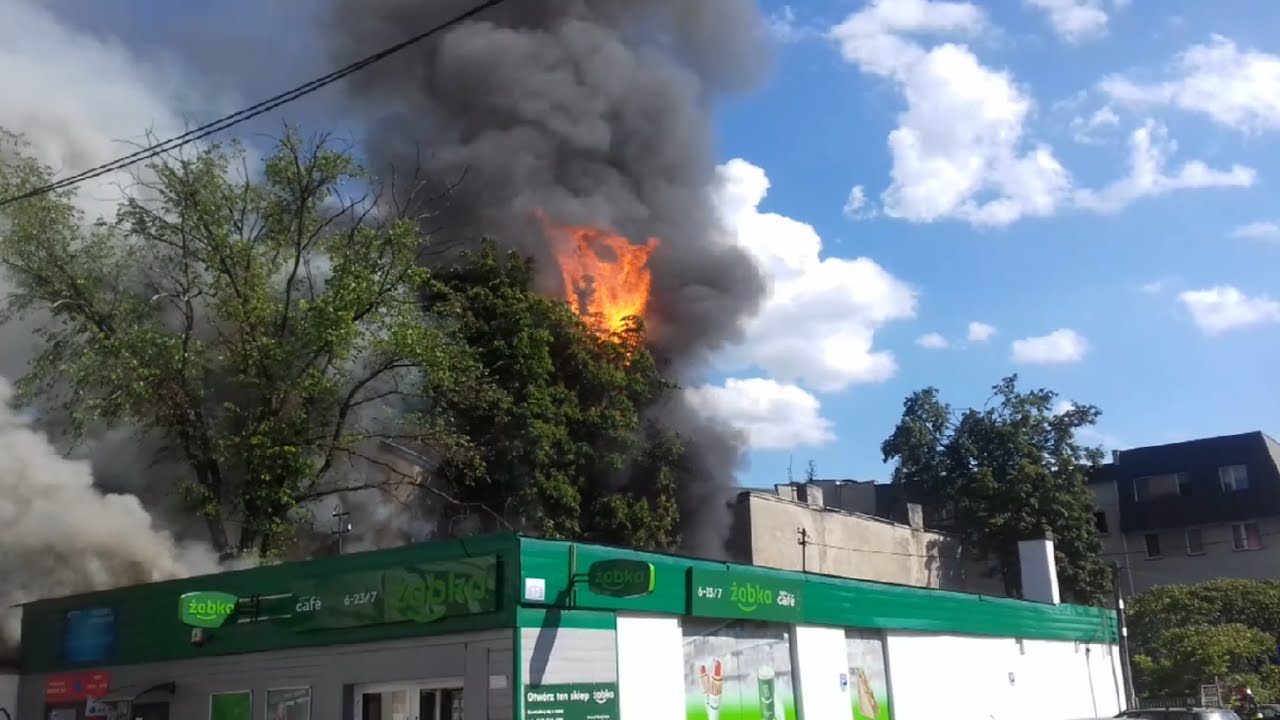 Pruszków Pożar sklepu na rogu 3 maja i Łączniczek AK 04.06.2020