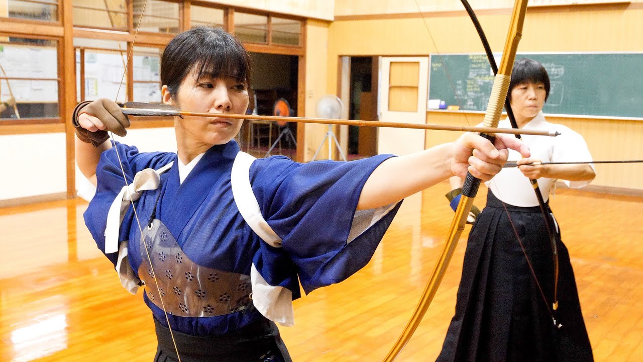 矢を作る。鳥の羽から一本の竹矢ができるまで。日本の職人。