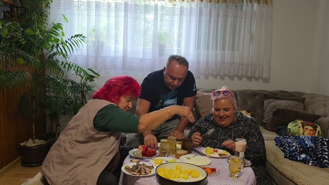 Domacinski mukbang kod tetke