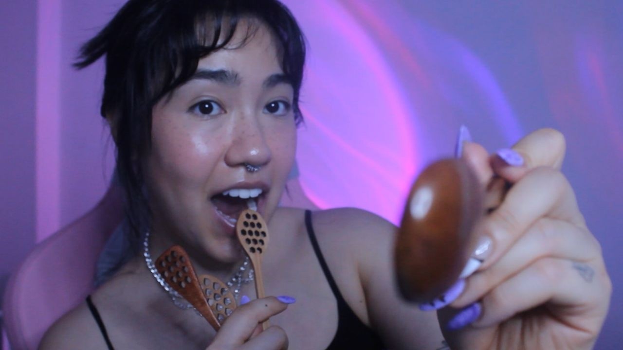 ASMR | COMENDO SEU ROSTO 🤭  MOUTH SOUNDS 👄