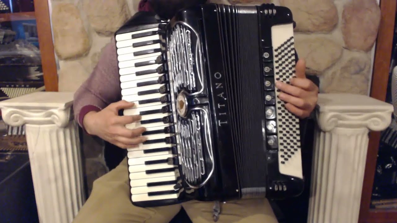 5277 - Black Titano Cosmopolitan Piano Accordion LMMH 41 120 $3999