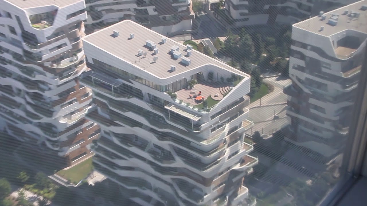 VISITA ALLA TORRE ISOZAKI