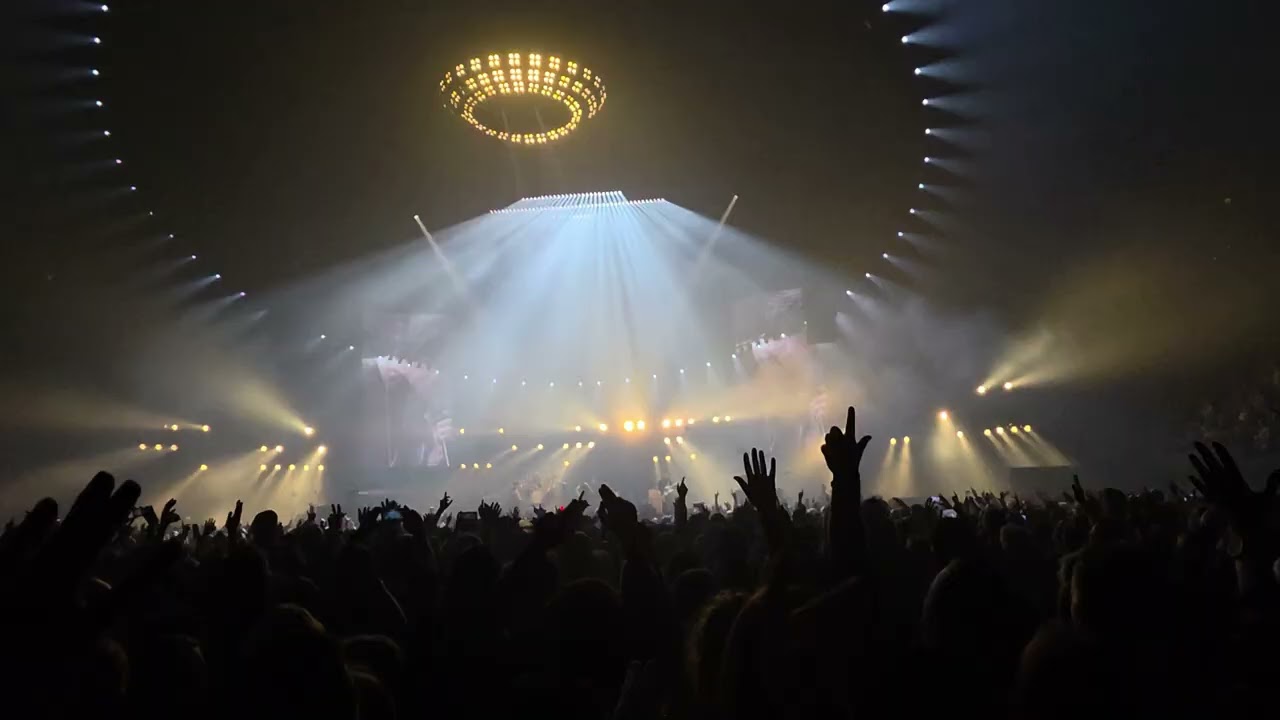 Catwalk criminal - Rain down on me.   Kane ahoy 18 oktober 2025