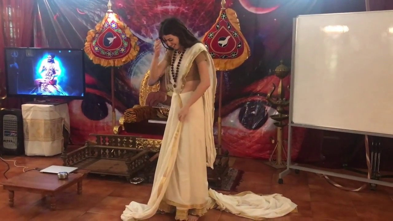 HOW TO TIE A SAREE