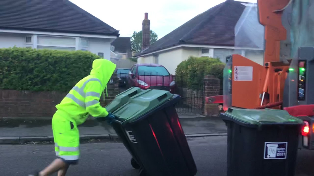 BANK HOLIDAY COLLECTION: Green Waste bin men emptying bins in Bournemouth part 1 (03/05/2021)