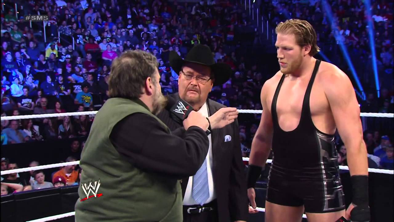 Член Зала славы WWE Джим Росс берёт интервью у Джека Сваггера и Зеба Колтера: SmackDown, 1 марта ...