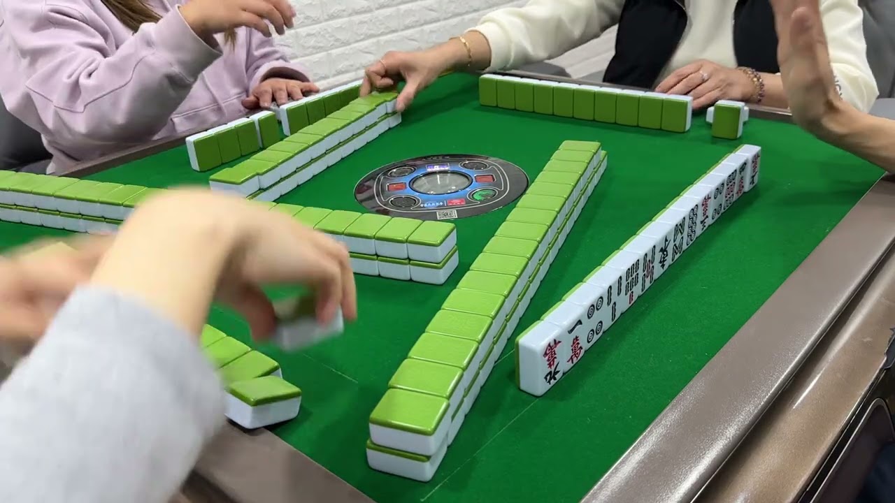 Mahjong269. 廣東牌10番512有花🀄️衝鋒隊￼局四回之一：Con仔率先彈出食大混對九番。 Anthony Crytral May姐 Con仔