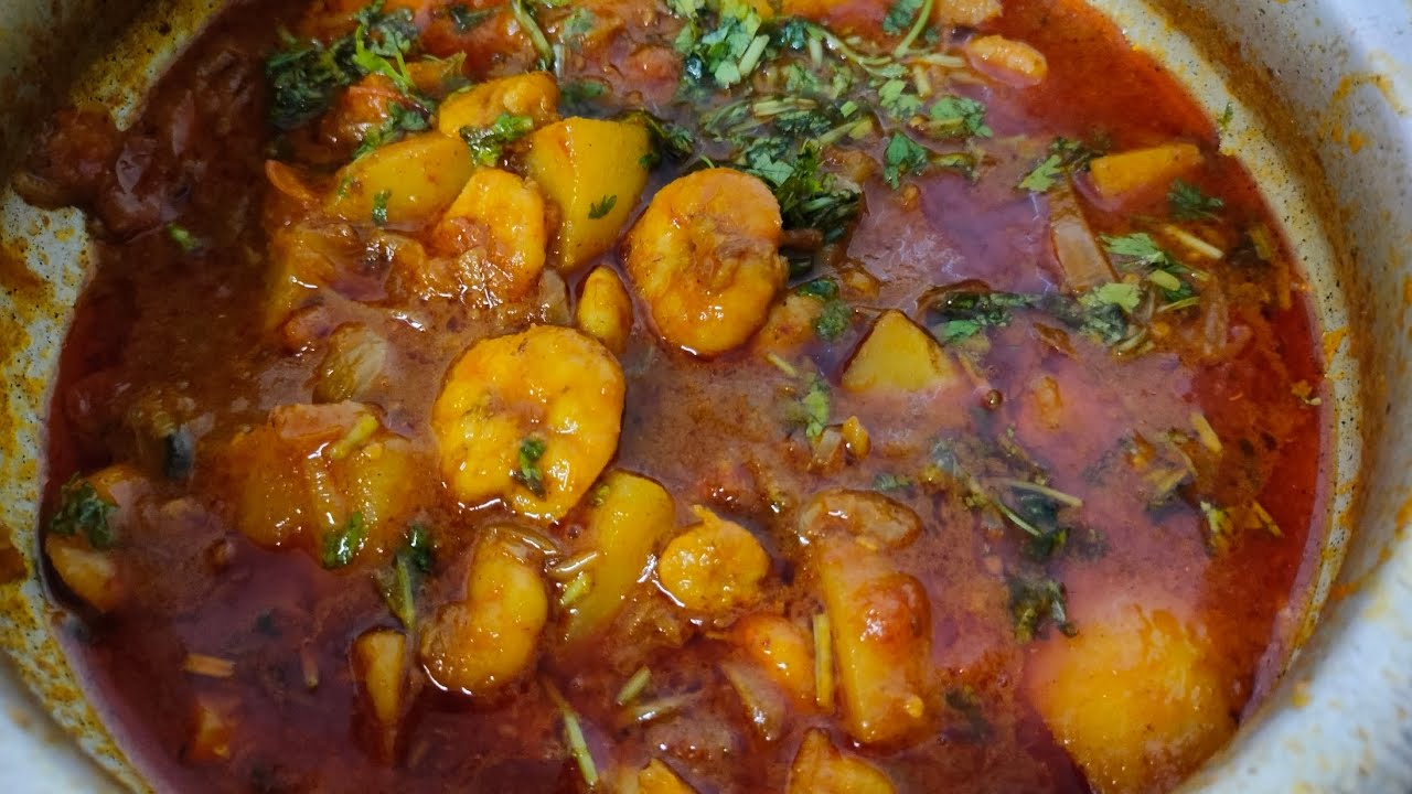 Spicy Prawns curry 🍤 recipe/Jhinge Aloo Ka salan/prawns potato curry