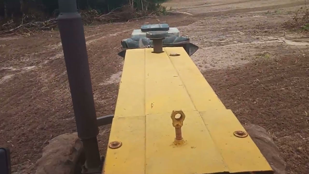 Valmet 118 no plantio, após chuva forte