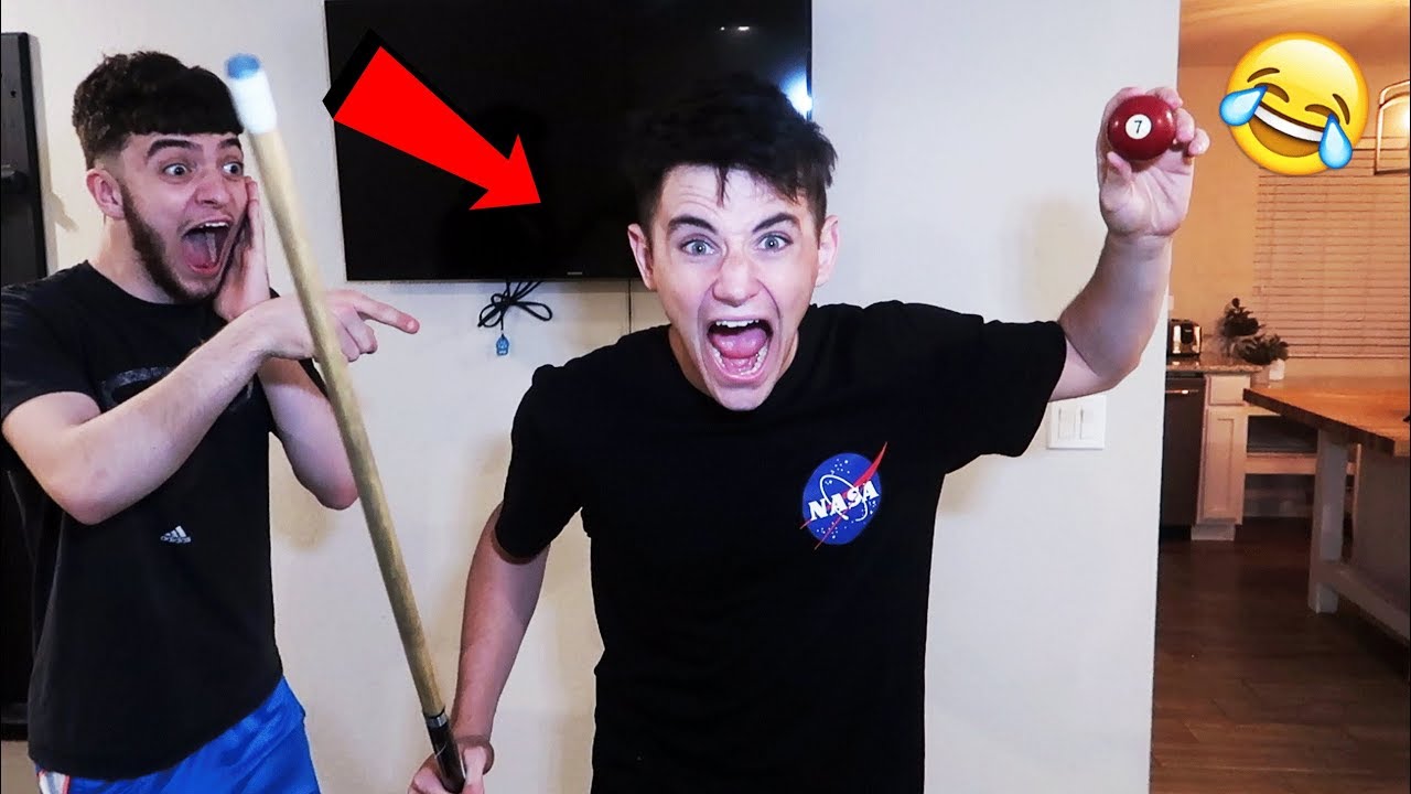 ANNOYING STROMEDY WHILE HE PLAYS POOL ... w/  JAY HILLS   ( HE FREAKED OUT )