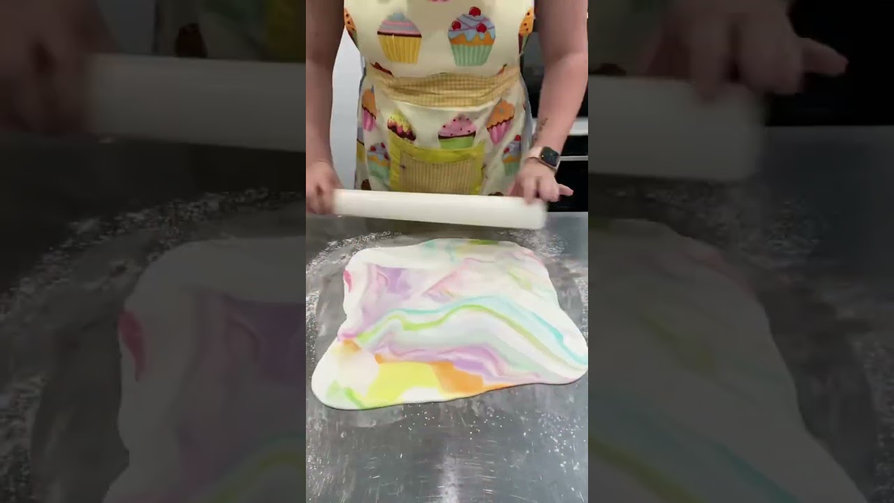RAINBOW MARBLE FONDANT TUTORIAL using @Pettinice