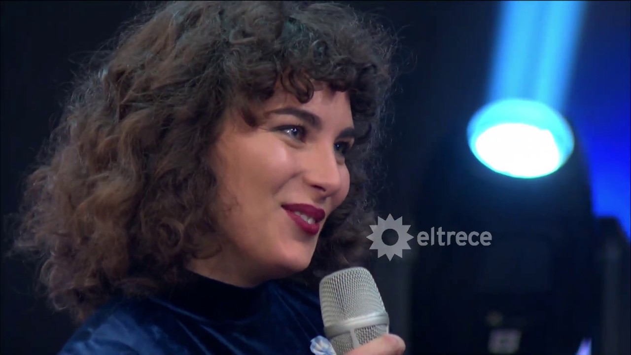 Un chica muy cool le cantó a Andrés Gil y de paso le tiró onda