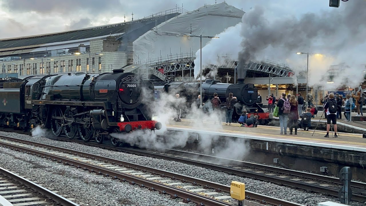 44871 & 70000 ‘Britannia’ on different charters meet each other - 30/11/2024