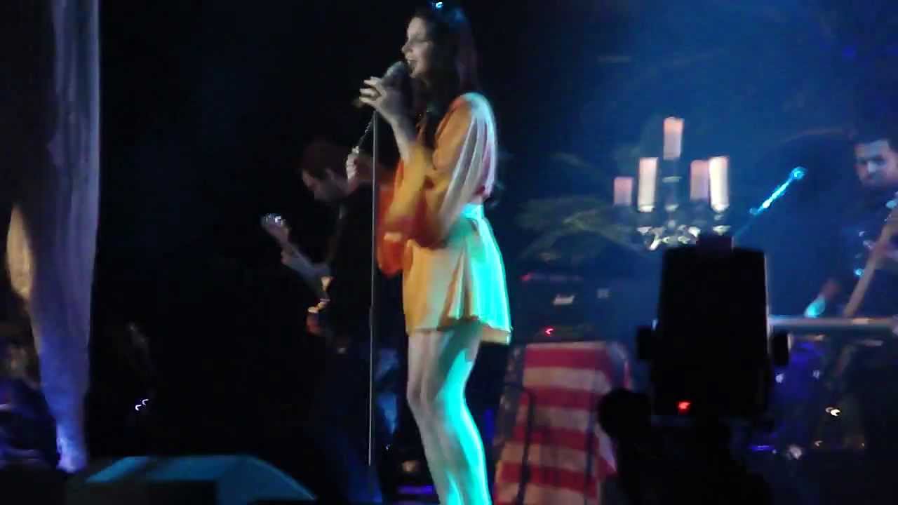 Lana Del Rey :  Body Electric - Live @ Milan