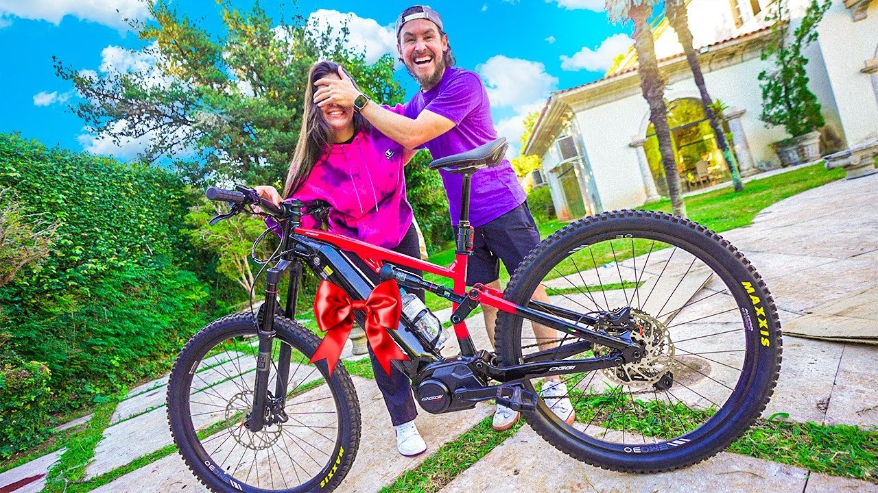 REAÇÃO DA MINHA NAMORADA AO VER SUA NOVA BICICLETA ELETRICA