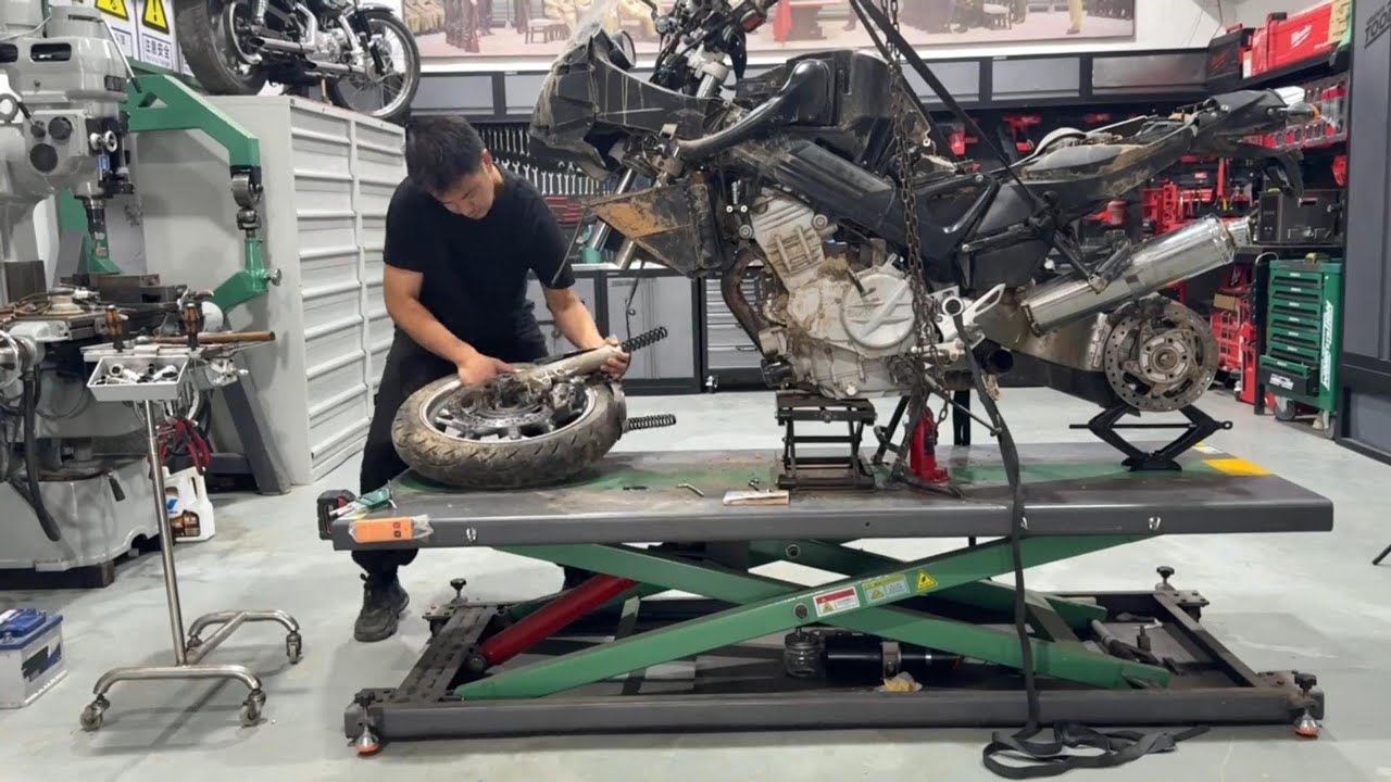 💥2000块捡到一台BMW烂泥车！从菜市场拉回来的奇迹复活记