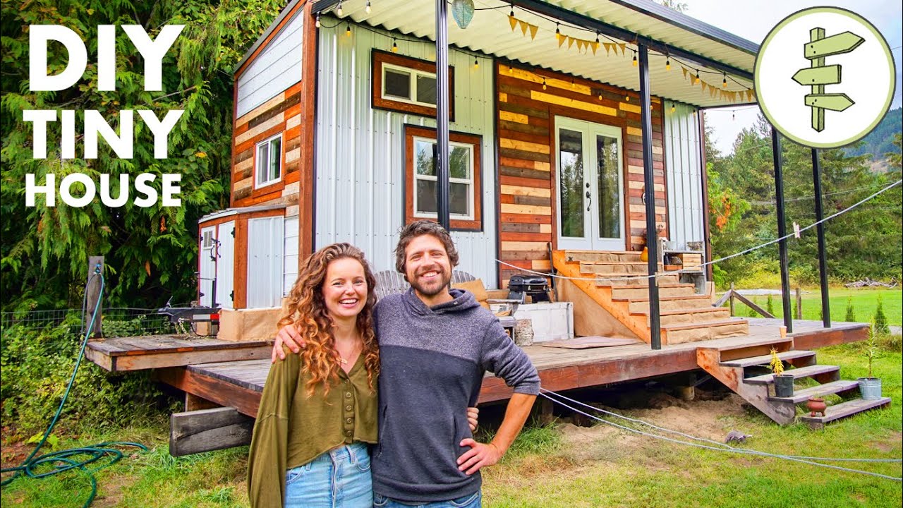 Living in a Compact 200 ft² Tiny House with Stunning Exterior & Interior Design