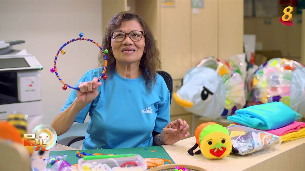晨光|快乐银发族：保育师热爱教育与幼儿 巧思制作手工玩具