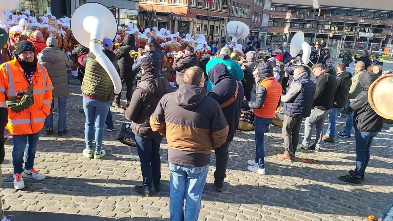 Carnaval de Nivelles 2023 4 Lundi après-midi Gilles de l'Apertintaille