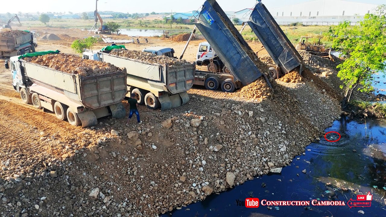 Amazing Job! Powerful Komatsu D58E Bulldozer Pushing Soil And 25ton Dump TrucksFilling Land Side