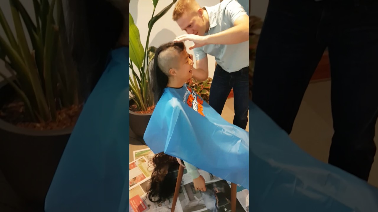 Liana's Greatest Shave!