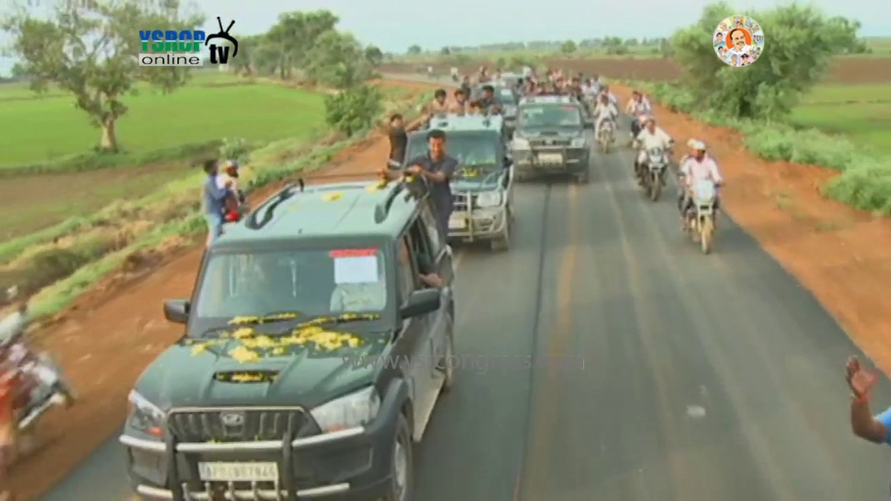 YS Jagan Convoy Visuals at Baba Nagar in Nandyal - 9th Aug 2017