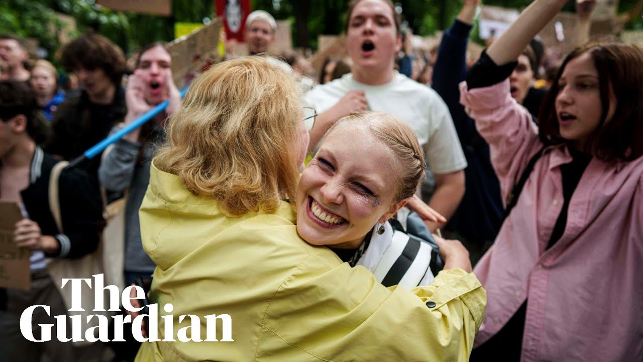 Ukrainian protesters celebrate as lawmakers vote to restore power of anti-corruption bodies