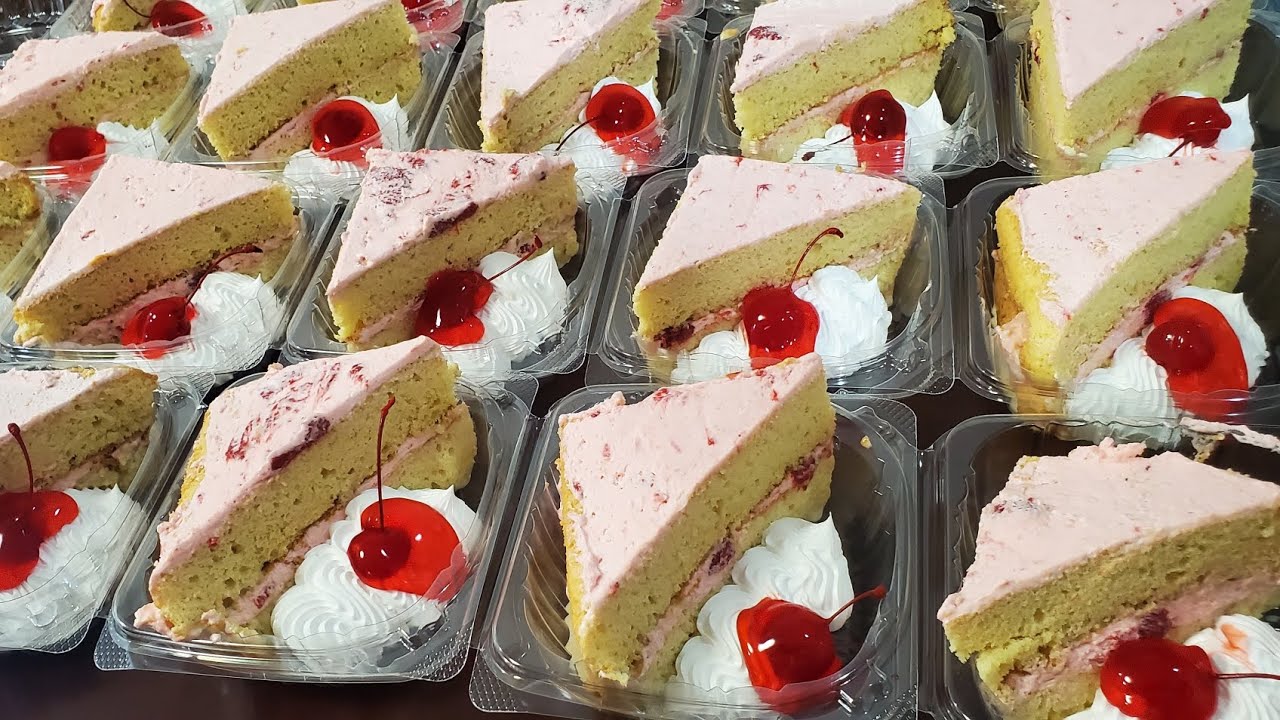 Rebanadas de 3 leches, relleno de  fresas con crema