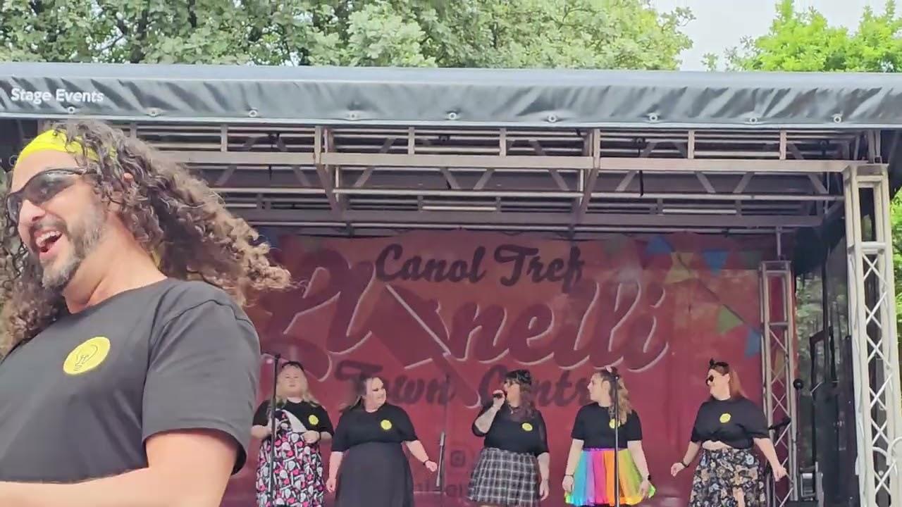 #Llanelli 80s party 🥳 🎉 ✨️