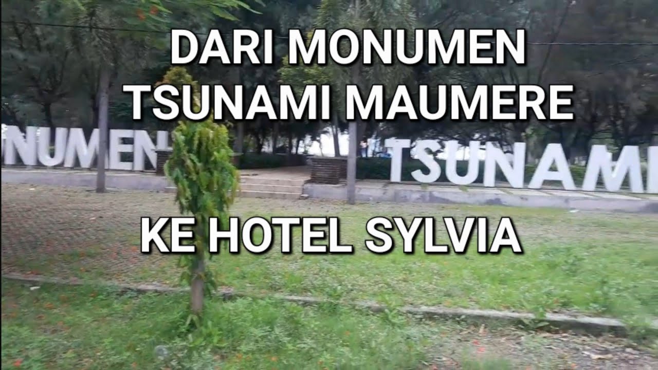 Jalan dari Monumen Tsunami Maumere ke Hotel Sylvia