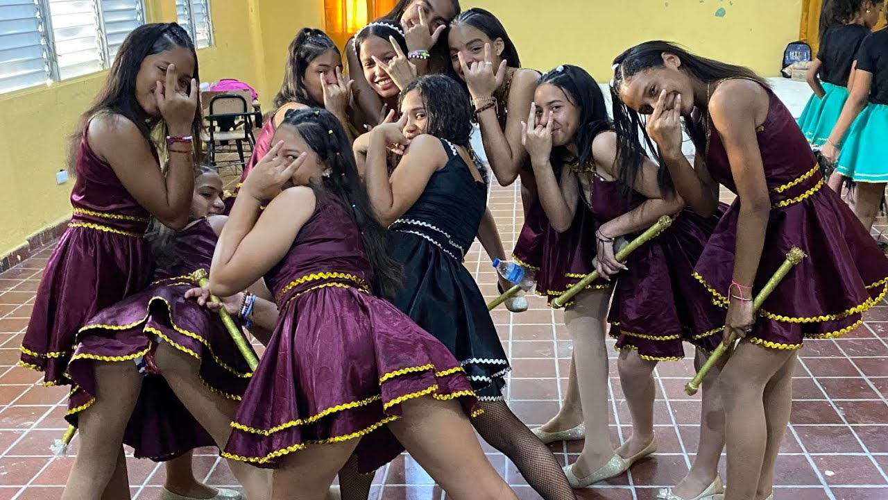 Battum-Ballet Moderno después del desfile [Baton-Ballet]