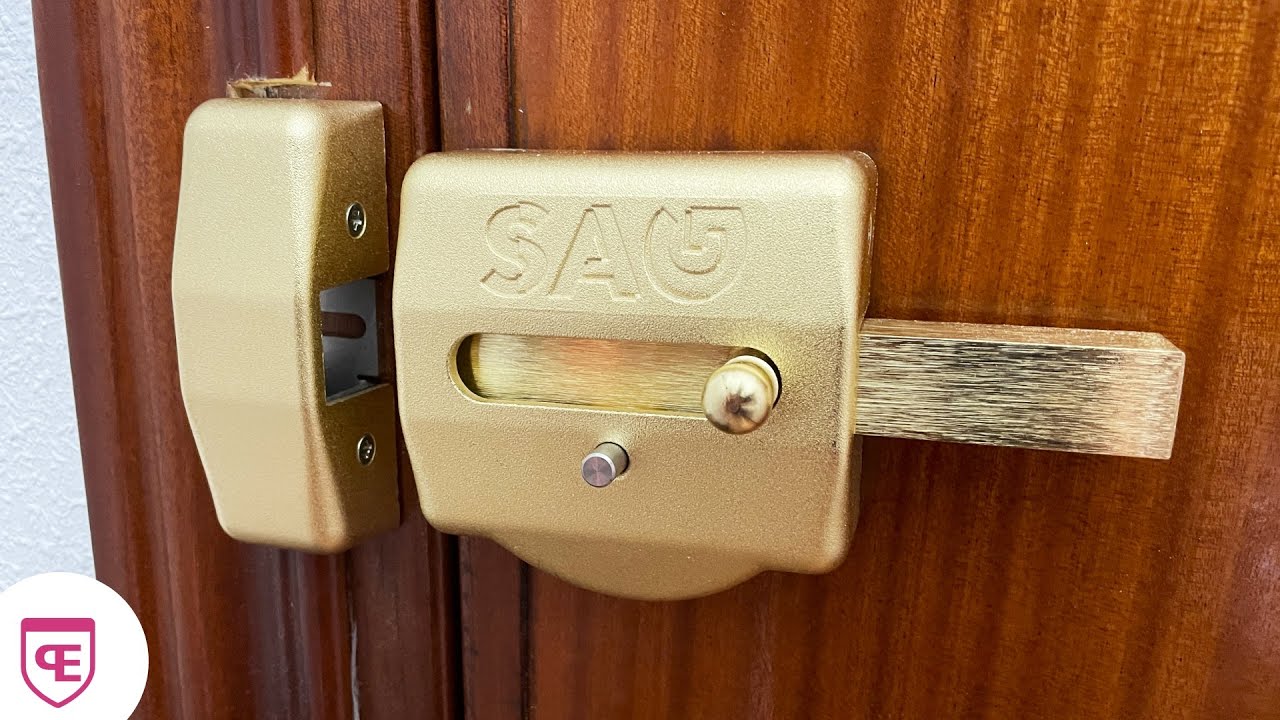 ✅ Cómo INSTALAR un CERROJO en Puerta HUECA 💡
