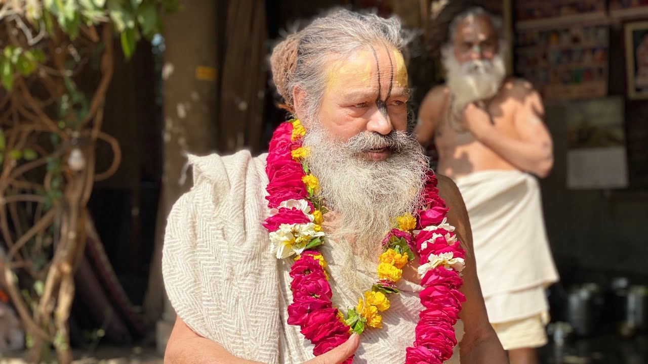 06/02/22 भजन या भक्ति दूसरों के सामने दिखाकर करना क्या उचित है? श्री श्री बाबा द्वारा