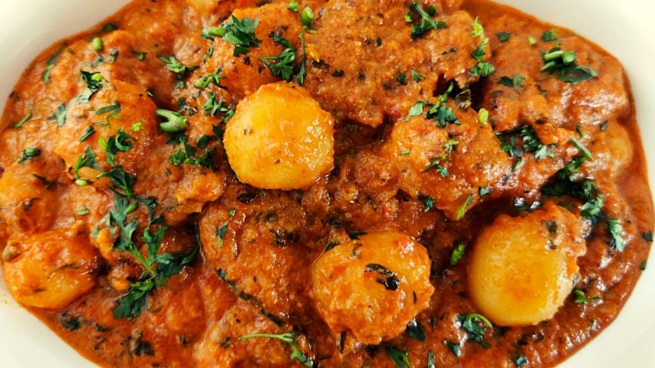 DHABA STYLE BABY POTATO GRAVY  |  DELICIOUS  AND EASY DHABA STYLE BABY POTATO GRAVY .