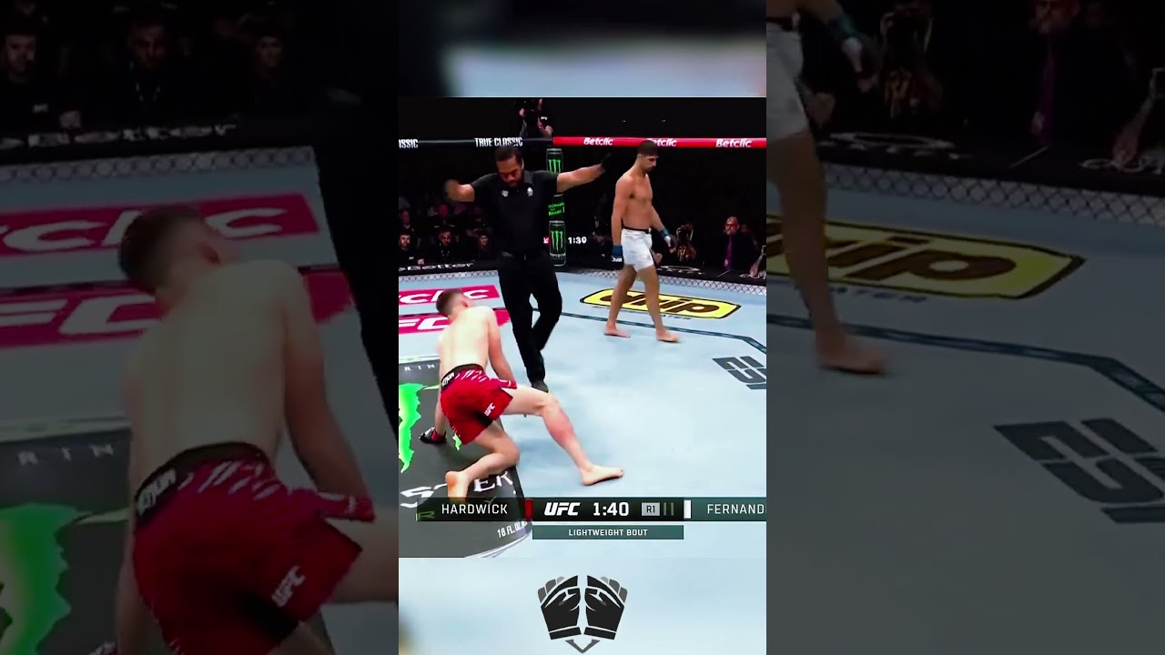 Kaue Fernandes gets the TKO by leg kicks  