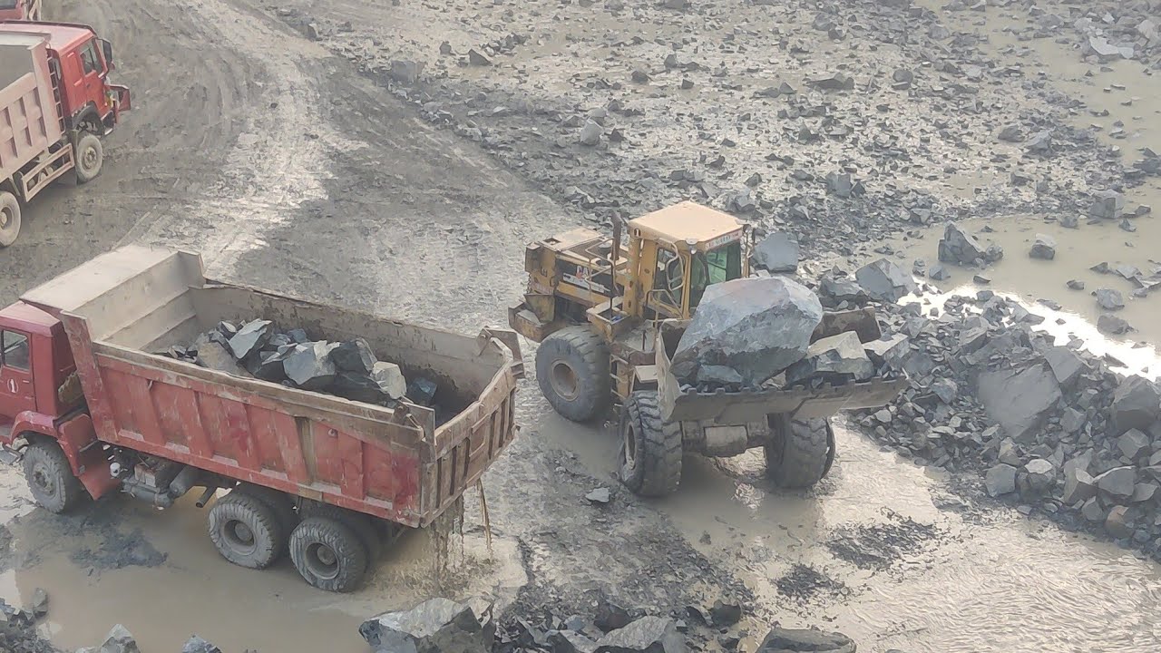 How does a loader get stones out of the mountains? You're doing it with great