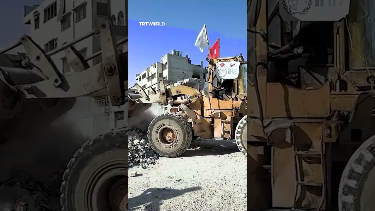 Turkish aid group begins clearing Gaza&rsquo;s rubble after ceasefire