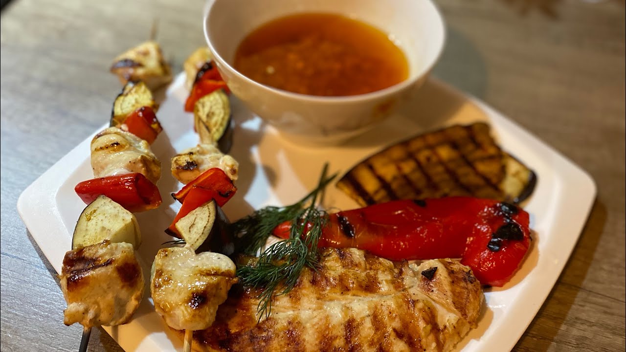 Grilled chicken breasts and skewers | Gegrillte H&auml;hnchenbrust und Spie&szlig;e|Куриные шашлычки на гриле
